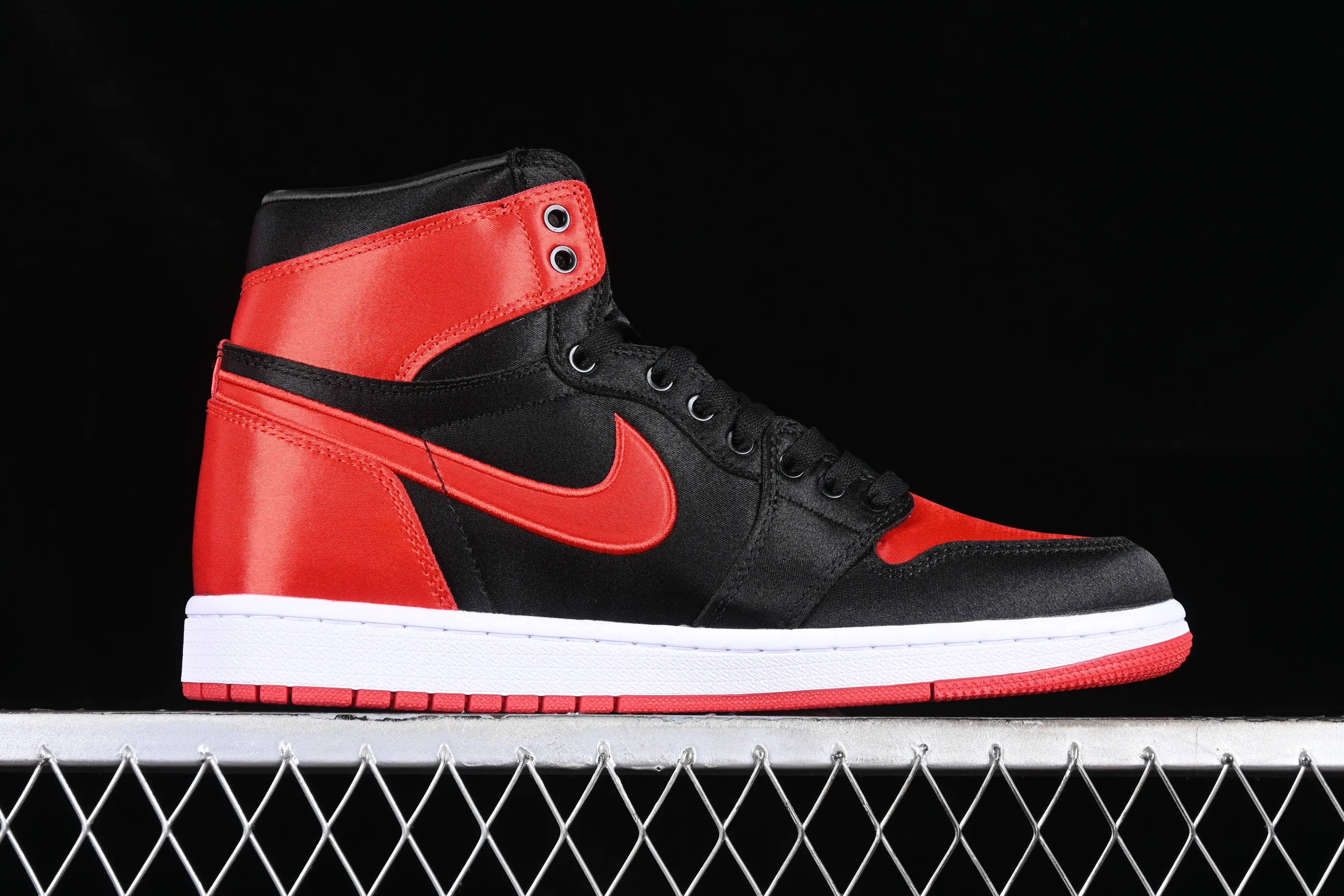 All Categories Air Jordan Jordan Series Basketball Shoes Air Jordan 1 High L Version Air Jordan 1 High OG "Satin Bred" AJ1 Joe 1 Silk Forbidden Wear FD4810-061